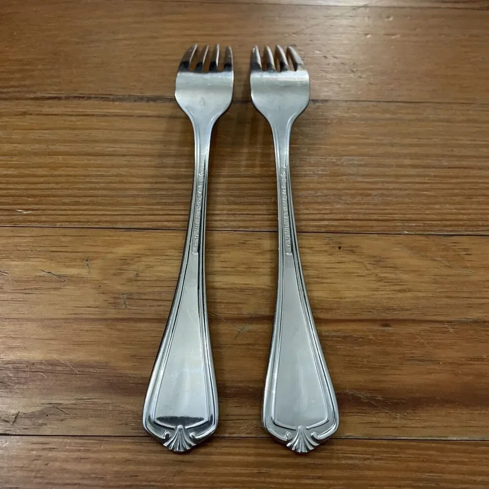 Reed & Barton Lot of 2 Hadley Stainless Dinner Forks 8 1/8